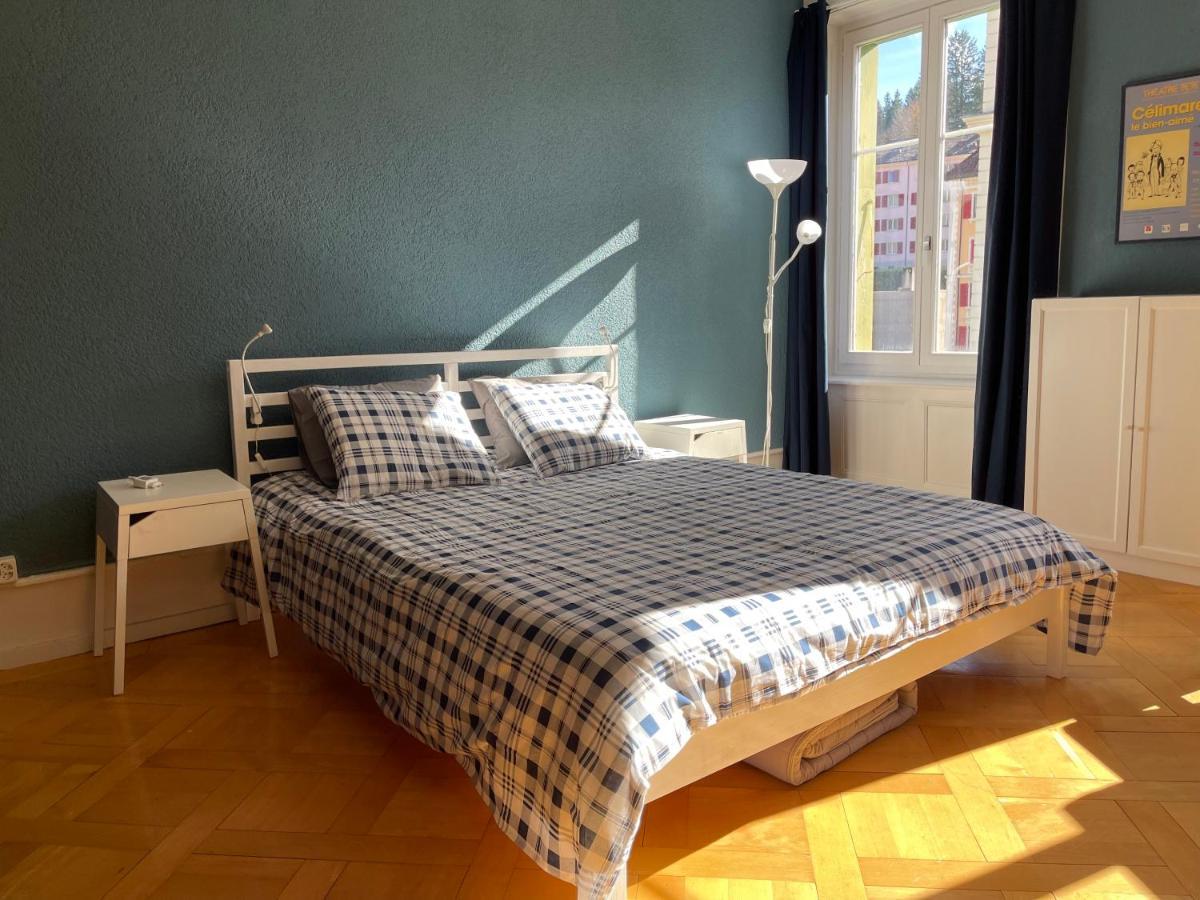 Le Locle : Bel Appartement Chaleureux Exterior foto